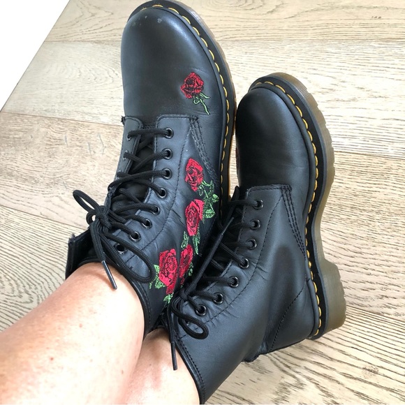 Dr Martens 1460 Vonda Floral Rose Black Leather Lace Up Boots Women’s US Size 7 - Picture 12 of 16